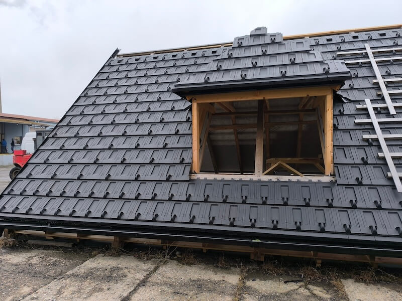 Lehká střešní krytina Solar – vyrobena v Česku z plně recyklovatelného materiálu Lehká střešní krytina Solar – vyrobena v Česku z plně recyklovatelného materiálu